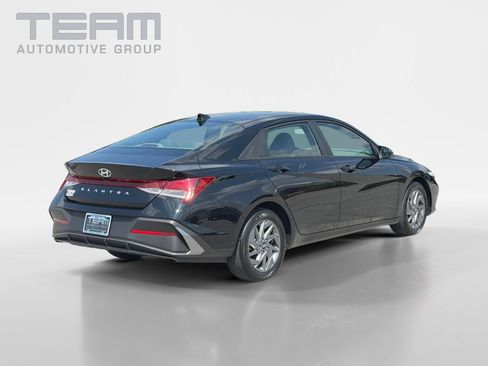 Used 2024 Hyundai Elantra SEL FWD image 6