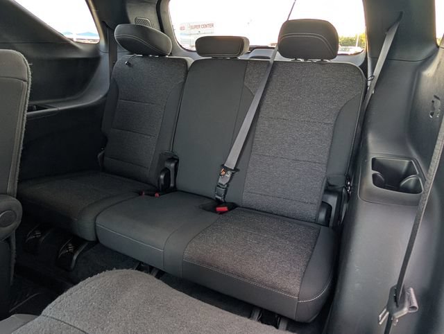 Used 2025 Chevrolet Traverse LT FWD image 23