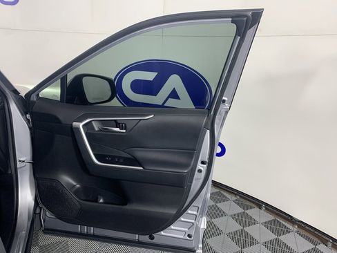 Used 2021 Toyota RAV4 XLE w/ Convenience Package image 40