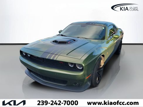 Used 2019 Dodge Challenger R/T Scat Pack w/ Shaker Package RWD image 2