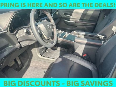 Used 2025 Toyota Sienna XSE image 6