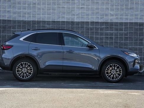 New 2026 Ford Escape SE image 4