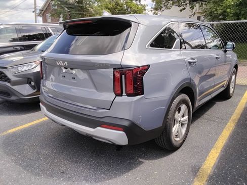 Used 2025 Kia Sorento LX FWD image 6