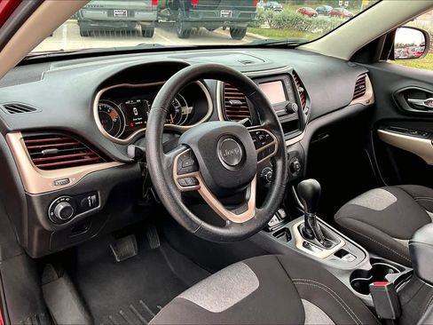 Used 2017 Jeep Cherokee Sport image 17