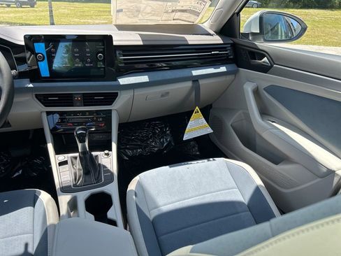 New 2026 Volkswagen Jetta SE FWD image 11
