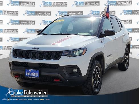 Used 2024 Jeep Compass Trailhawk AWD/4WD image 1