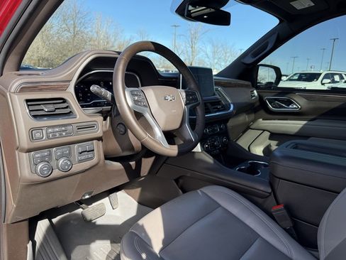 Used 2023 Chevrolet Suburban Z71 w/ Z71 Off-Road Package image 9