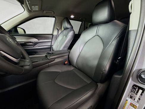 Used 2026 Toyota Grand Highlander AWD Hybrid image 11