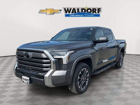 Used 2025 Toyota Tundra Limited AWD/4WD image 3