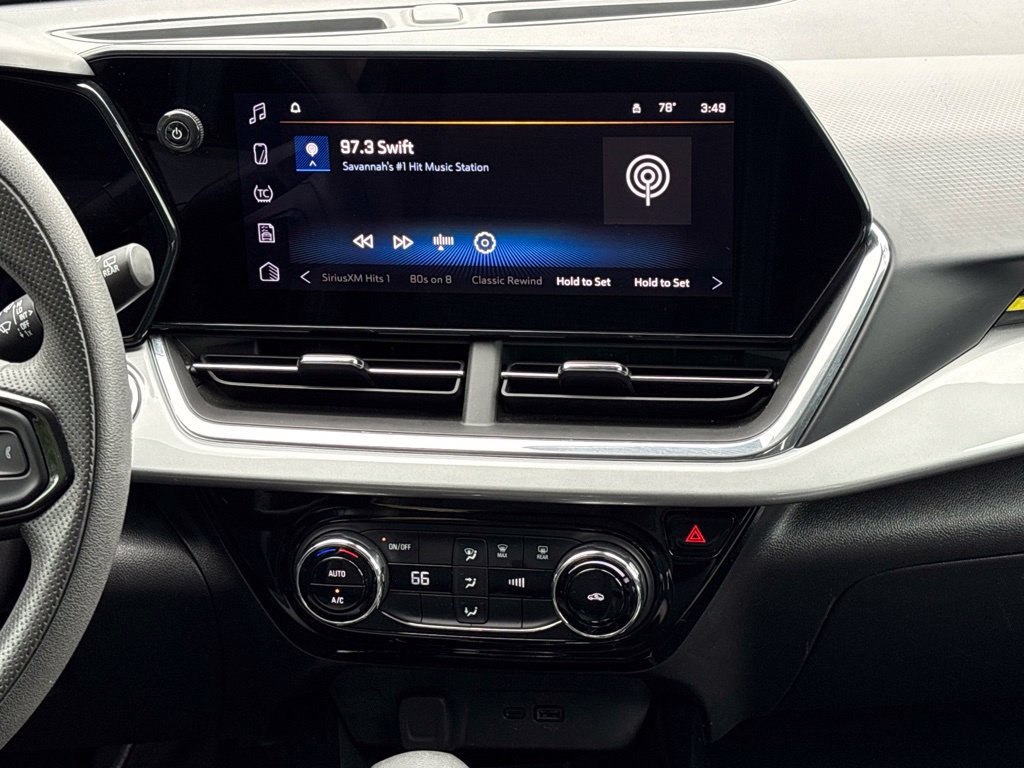Used 2025 Chevrolet Trax LT FWD image 23