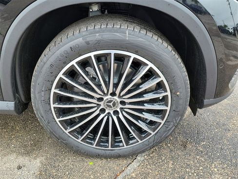 New 2025 Mercedes-Benz GLC 300 image 11