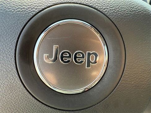 Used 2020 Jeep Grand Cherokee Limited w/ Luxury Group II image 17