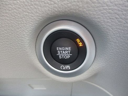 Used 2024 Chrysler Pacifica Limited FWD image 21
