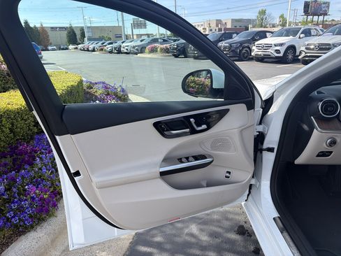 Used 2025 Mercedes-Benz C 300 Sedan image 16