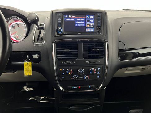 Used 2019 Dodge Grand Caravan SXT FWD image 20