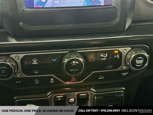 Used 2022 Jeep Gladiator Sport image 15