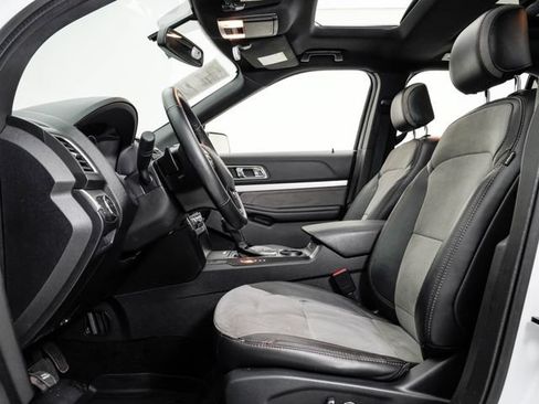 Used 2017 Ford Explorer XLT w/ Equipment Group 202A FWD image 7