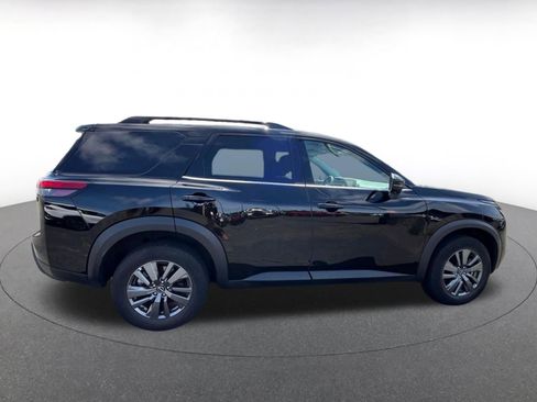 Used 2025 Nissan Pathfinder SV FWD image 8