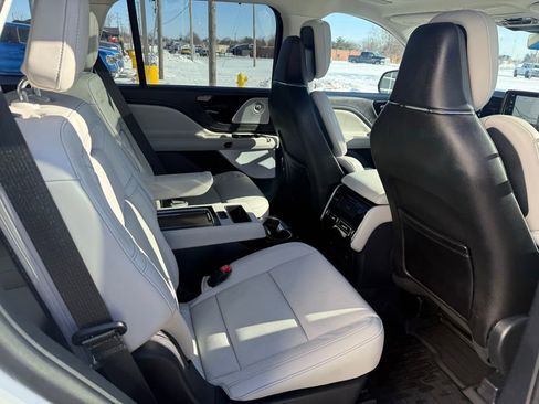 Used 2025 Lincoln Aviator Reserve w/ Equipment Group 201A image 17