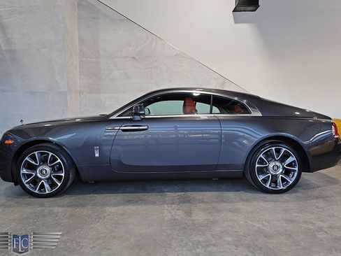 Used 2019 Rolls-Royce Wraith RWD image 2