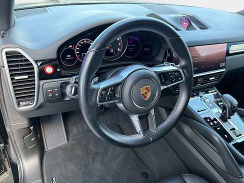 Used 2023 Porsche Cayenne Platinum Edition image 20