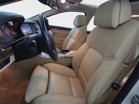 Used 2011 BMW 535i xDrive Sedan image 15