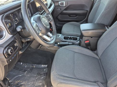 Used 2024 Jeep Wrangler Unlimited Sahara AWD/4WD image 11