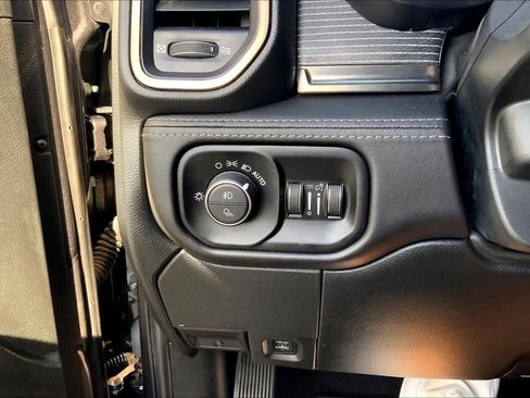Used 2021 RAM 2500 Limited AWD/4WD image 36