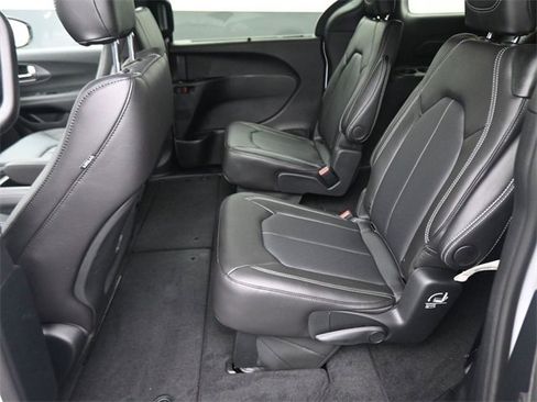 New 2026 Chrysler Pacifica Select image 37
