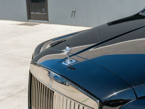 Used 2025 Rolls-Royce Cullinan image 17