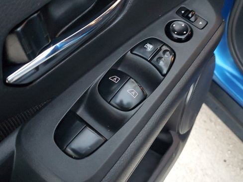 Used 2021 Nissan Kicks SV image 18