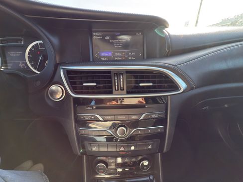 Used 2017 INFINITI QX30 AWD image 19