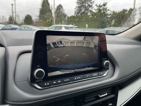 Used 2025 Nissan Rogue SV image 25