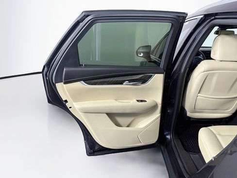 Used 2018 Cadillac XT5 FWD image 26