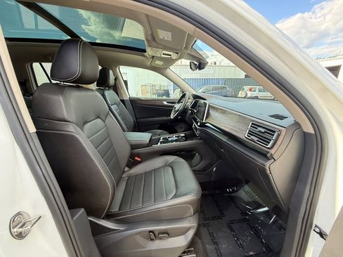 Used 2025 Volkswagen Atlas SEL AWD/4WD image 28