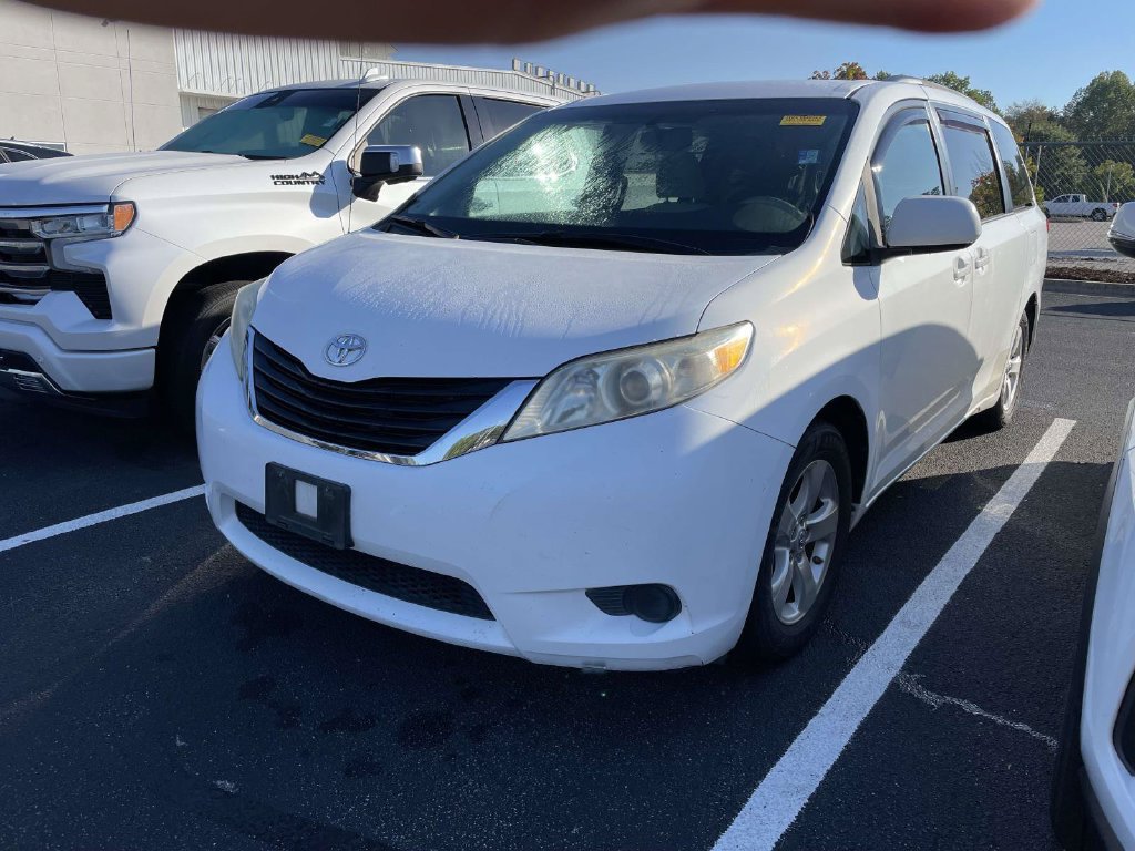 Used 2011 Toyota Sienna LE FWD image 4