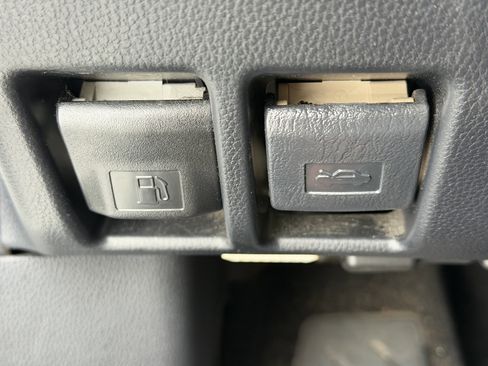 Used 2019 Toyota RAV4 LE image 26