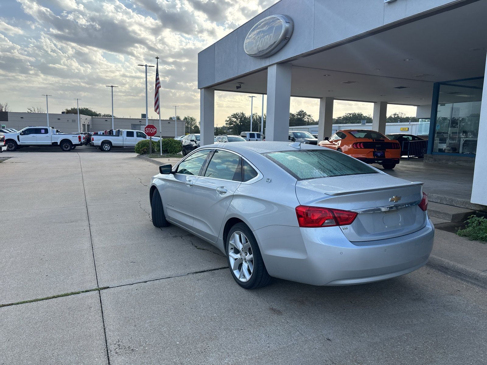 Used 2017 Chevrolet Impala LT w/ Leather Package FWD image 11