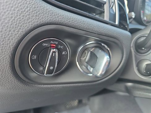 Used 2025 Porsche Macan image 36