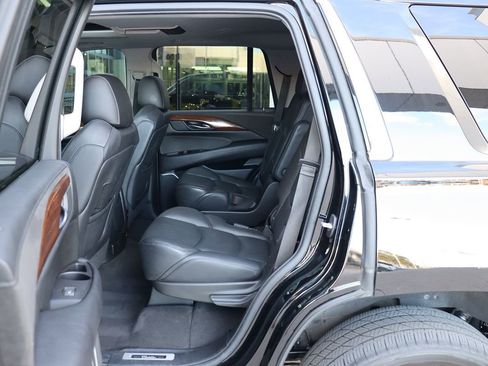 Used 2020 Cadillac Escalade Luxury image 36