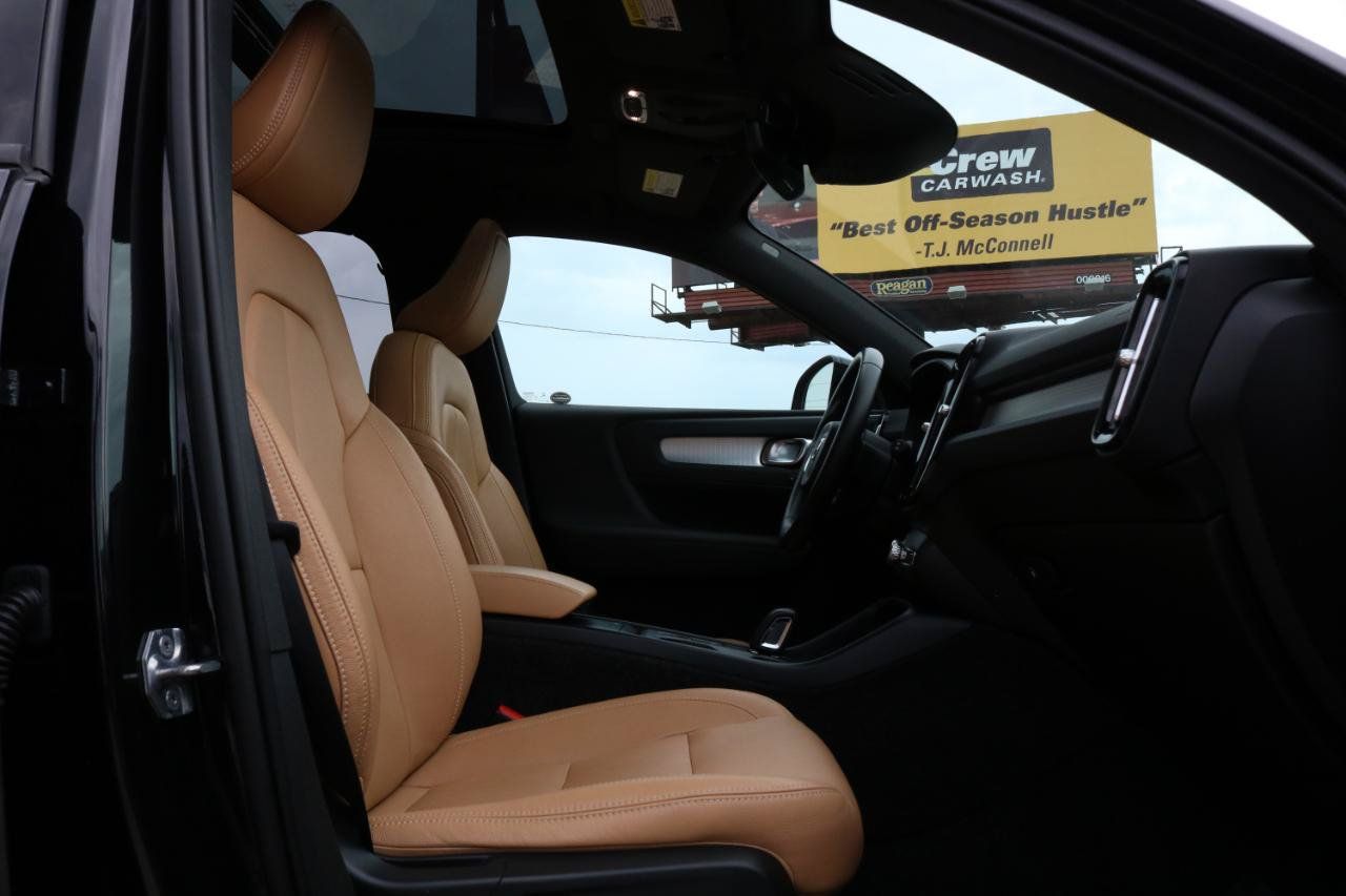 Used 2019 Volvo XC40 T5 Momentum AWD/4WD image 46