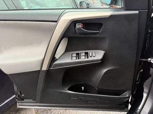 Used 2015 Toyota RAV4 LE image 20