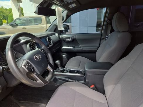 Used 2019 Toyota Tacoma TRD Off-Road AWD/4WD image 10