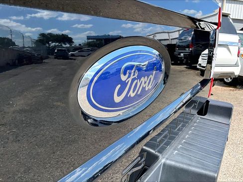 Used 2017 Ford F250 Lariat w/ Lariat Ultimate Package AWD/4WD image 31