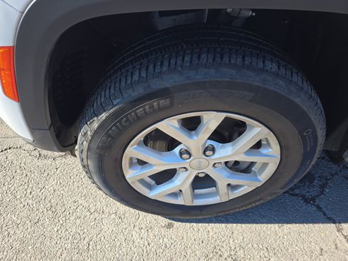 Used 2023 Jeep Grand Cherokee L Limited image 10