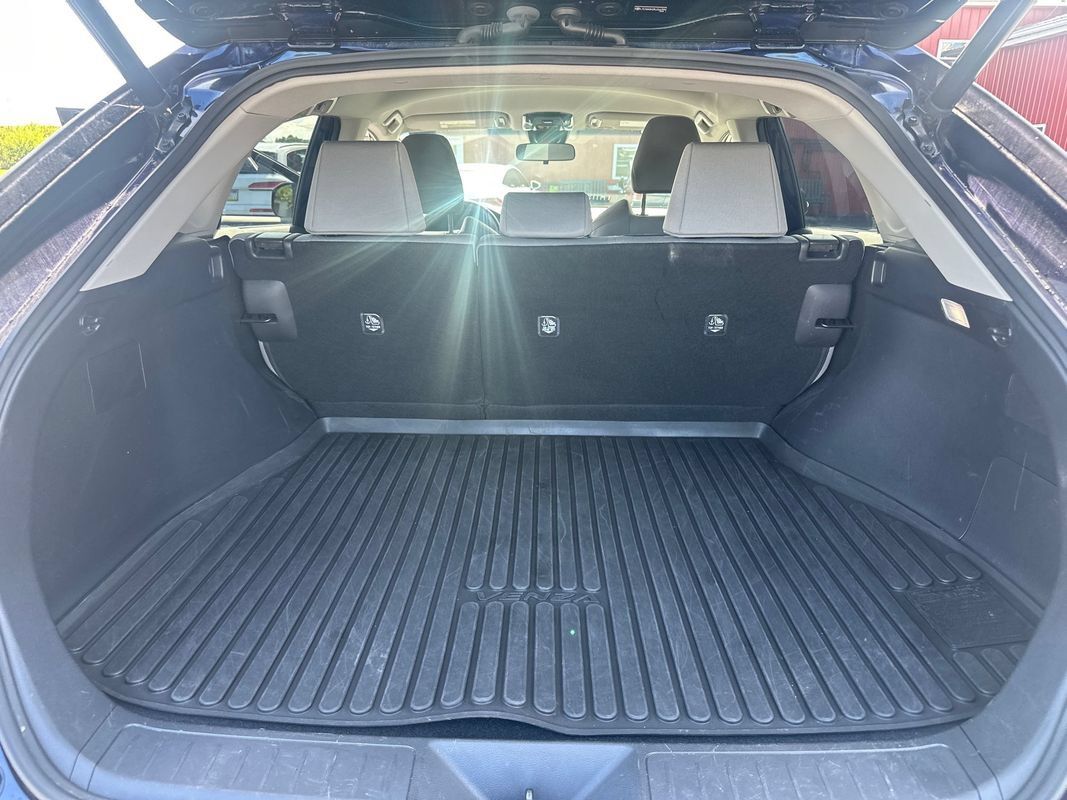 Used 2021 Toyota Venza LE AWD/4WD image 12