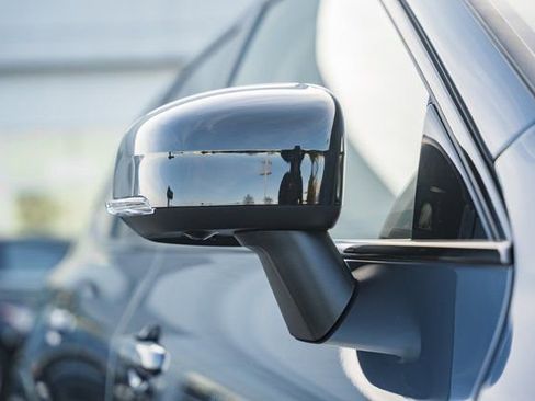 New 2026 Volvo XC60 B5 Ultra w/ Protection Package Premier image 15