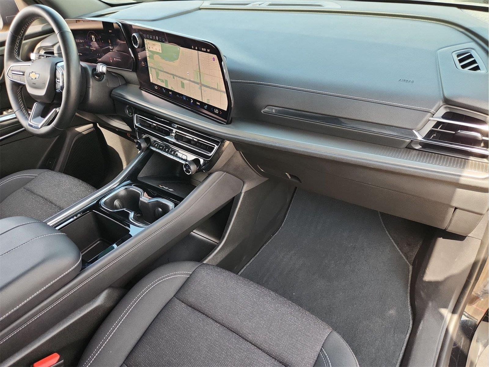 Certified 2025 Chevrolet Traverse LT FWD image 28