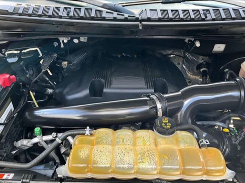 Used 2018 Ford Expedition XLT w/ Equipment Group 202A RWD image 32
