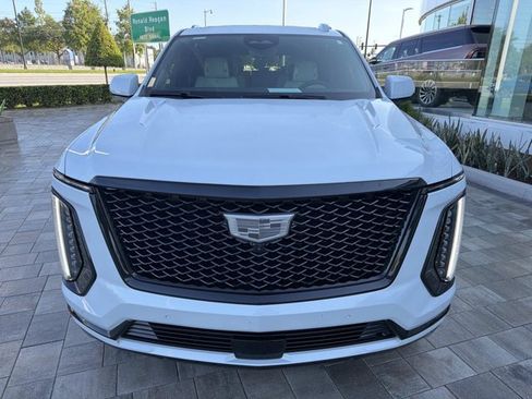 Used 2026 Cadillac Escalade Platinum Sport AWD/4WD image 6